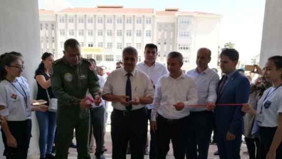 İlçe Milli Eğitim Müdürümüz Tübitak 4006 Projesi Kapsamında Aksu Uçak Teknolojileri  MTAL sergi açılışını yaptı