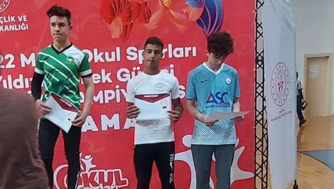 Adıyaman' da düzenlenen Okul Sporları Yıldızlar Bilek Güreşi Türkiye Şampiyonasında öğrencimiz Salih UYĞUNER Türkiye 3.sü olmuştur
