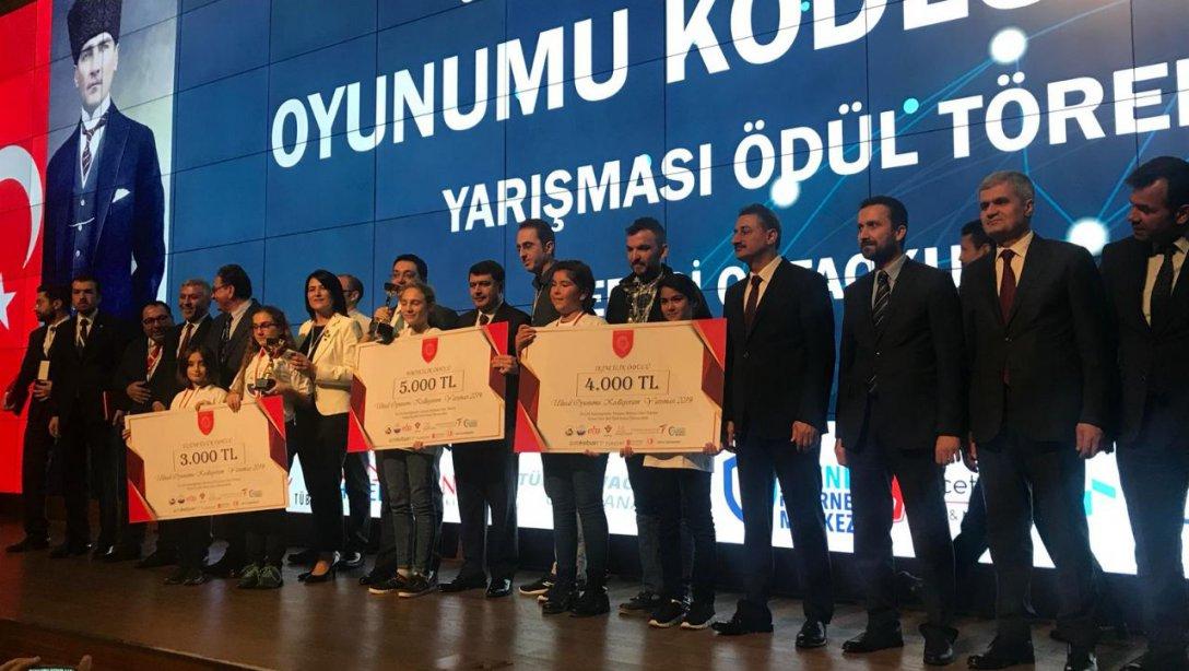 Ortaokullar Arası Ulusal "Oyunumu Kodluyorum" Yarışmasında Aksu Hacıaliler Ortaokulu Türkiye 2.si Olmuştur.
