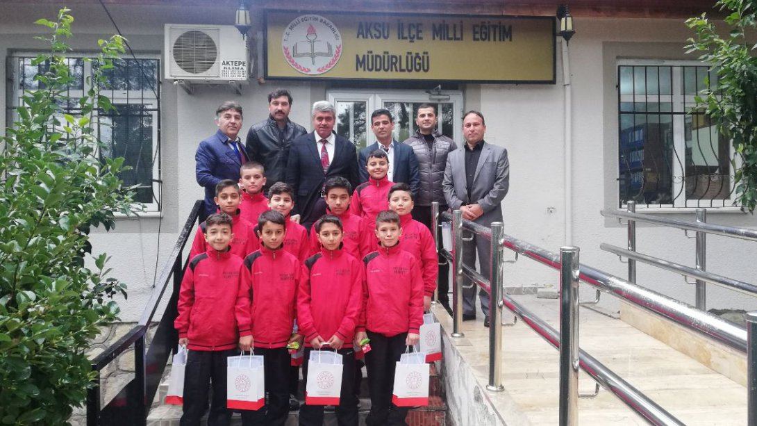 Okulsporları Voleybol Küçük Erkekler Kategorisinde Öğrencilerimizin Türkiye Grup Müsabakalarında Yarı Final Heyecanı