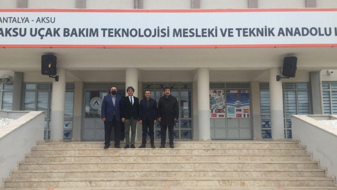 Mesleki ve Teknik Eğitim Eski Genel Müdürü Osman Nuri GÜLAY, Aksu Uçak Bakım Teknolojileri Mesleki ve Teknik Anadolu Lisesi Müdürlüğünü ziyaret etti.