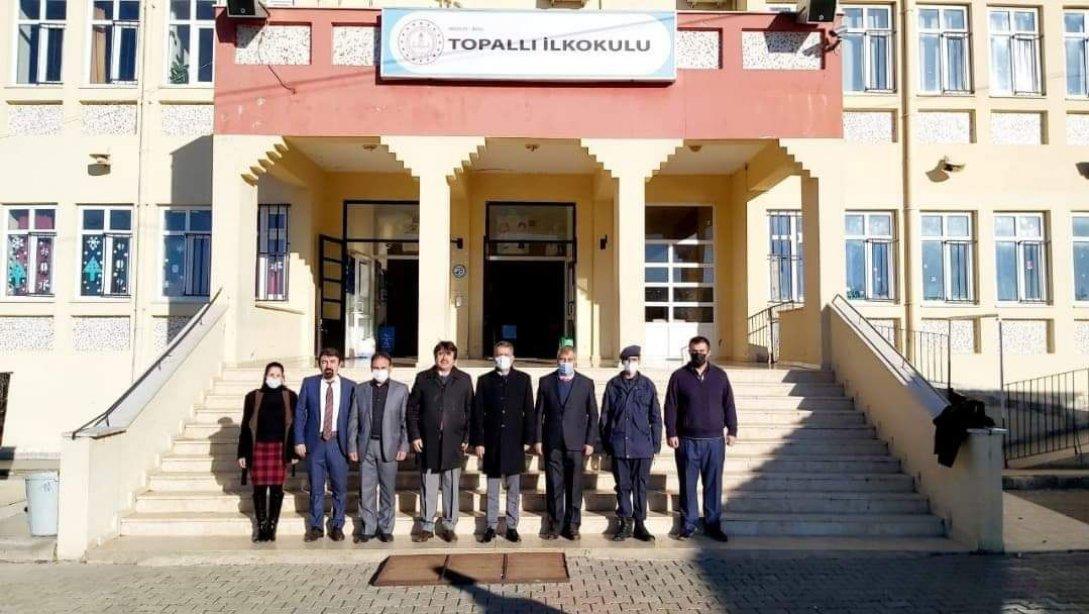 Aksu Kaymakamımız Sayın Ahmet Hikmet Şahin Topallı İlkokulu Müdürlüğünü Ziyaret Etti.