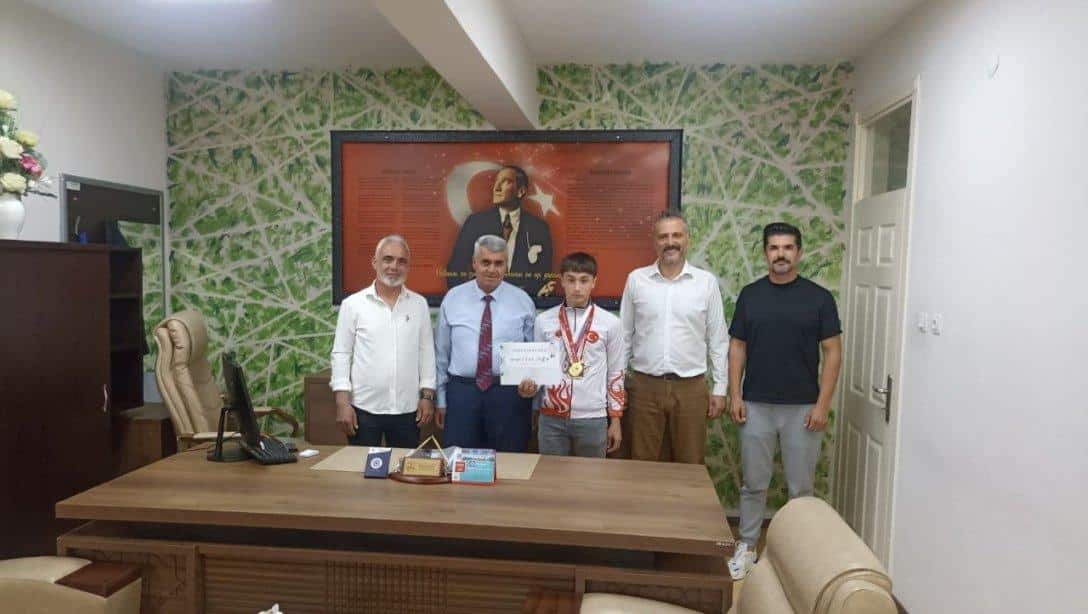 İlçemiz Süleyman Erten Anadolu Lisesi Öğrencisi Mehmet Salih ÜREN'in Muay Thai Başarısı