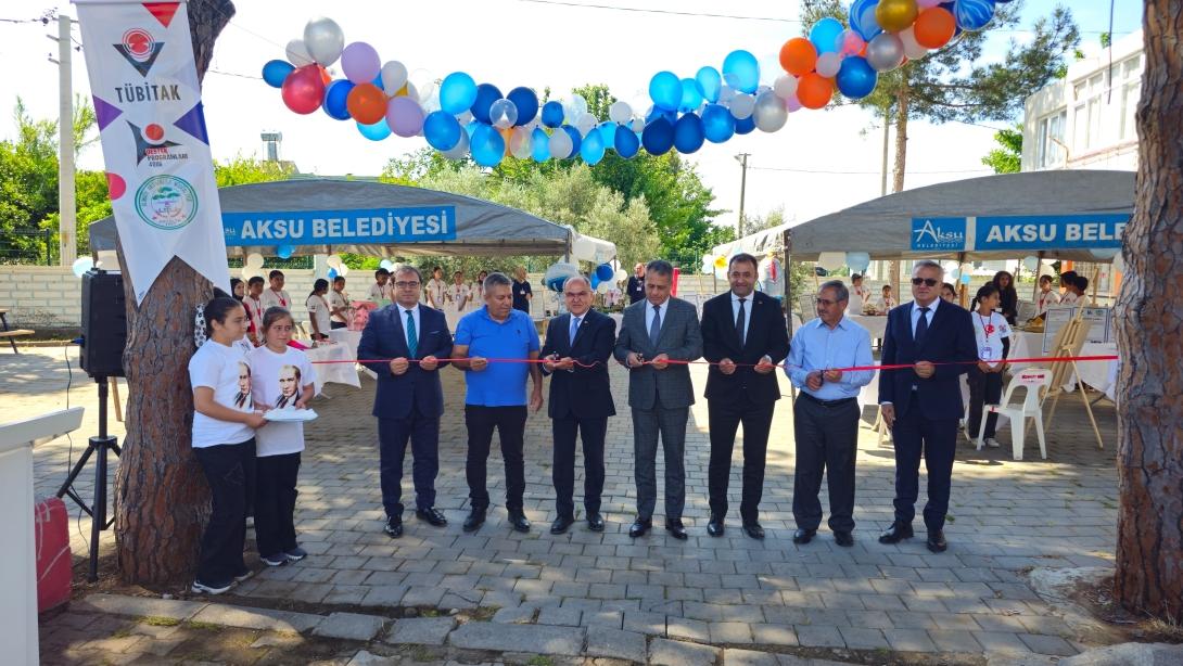 Kaymakamımız Sayın Ahmet Hikmet ŞAHİN, Kumköy Ortaokulumuzda TÜBİTAK 4006-A Bilim Fuarı'nı Açtı!
